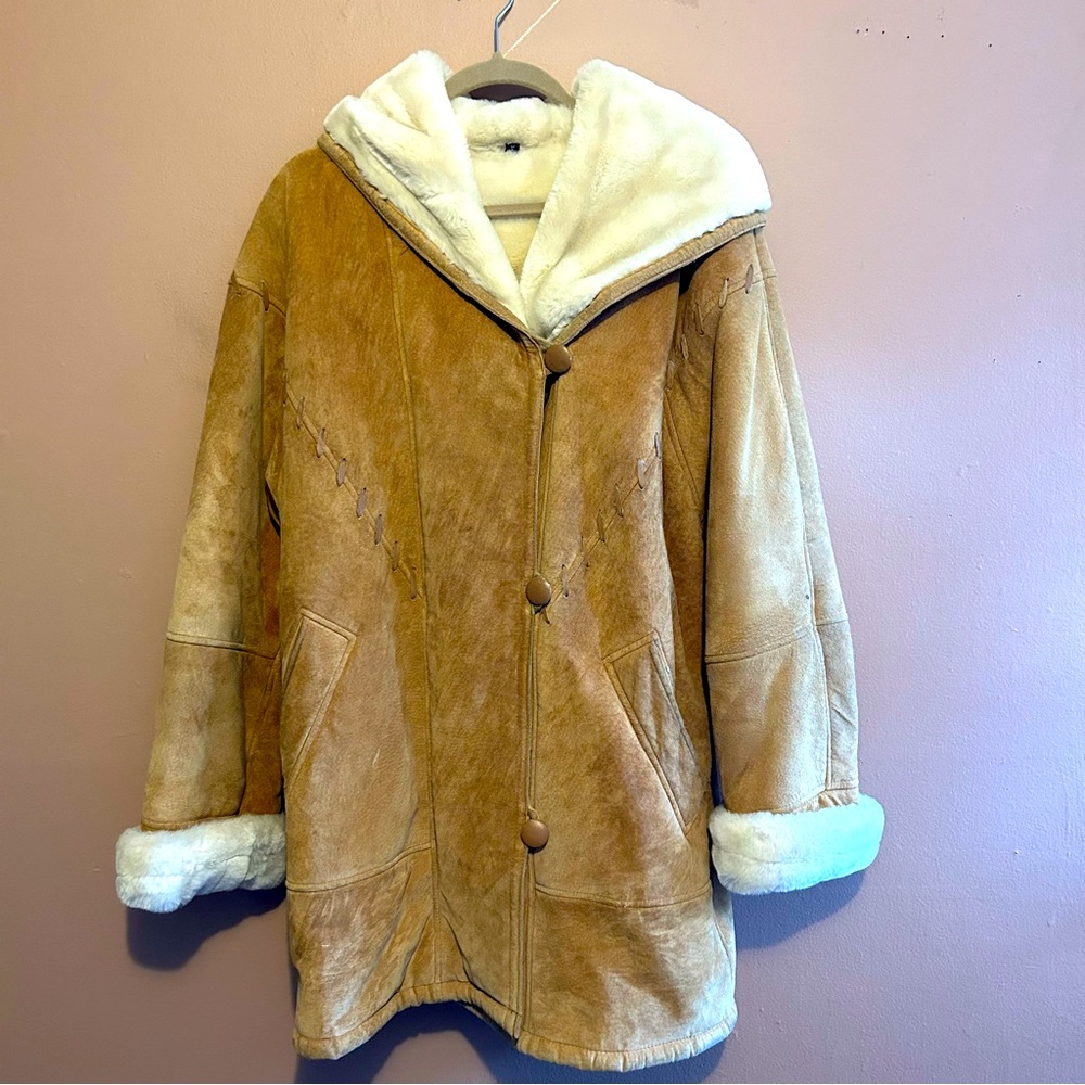 Women’s shearling aspen/ ranch coat. Ultra plush and warm. Classic 80’s vintage.